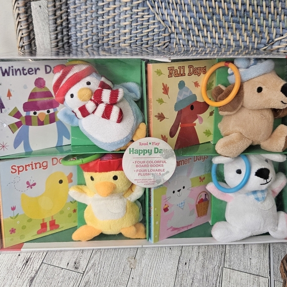 Read & Play - Happy Days - Theme Seasons Baby Book Set, 4 books 4 plush NEW - Picture 1 of 9
